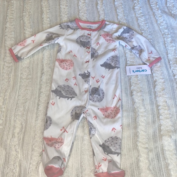 💕NWT Carter’s Porcupine Footed Pajamas Size 9 Months - Picture 1 of 3